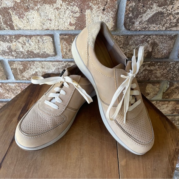Aetrex Shoes - Aetrex Ivy Arch Support Sneaker Women’s Size 8.5 Champagne Color Beautiful!